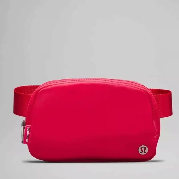 Lululemon Everywhere Belt Bag 1L Lip Gloss - Picture 1 of 8